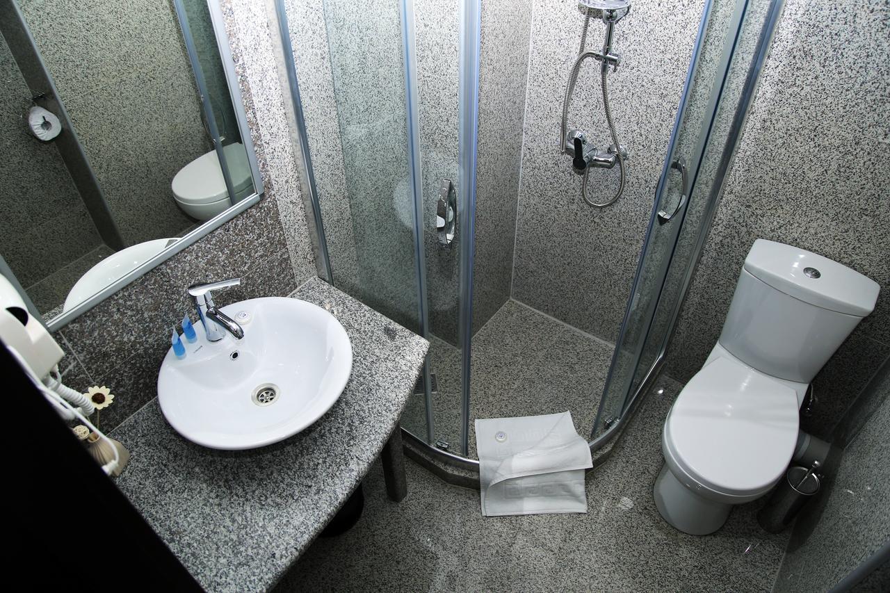 Iveria Hotel Khashuri Esterno foto