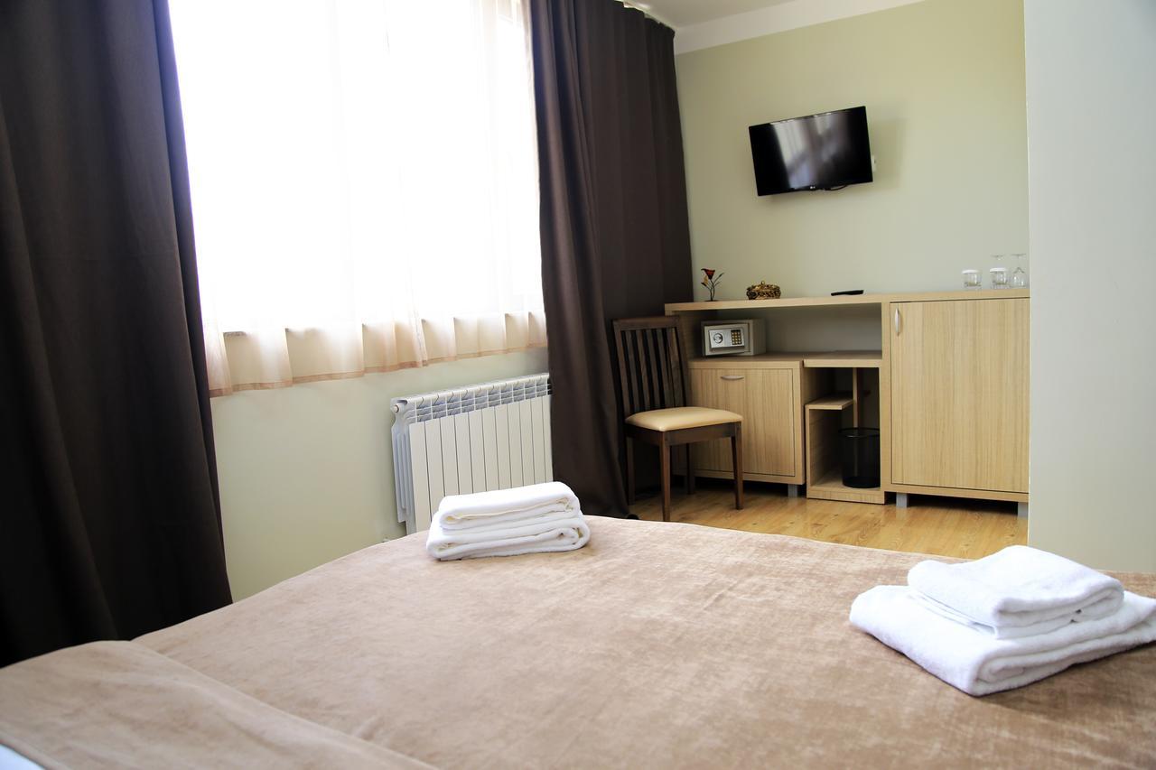 Iveria Hotel Khashuri Esterno foto